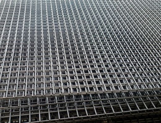 Plaques de treillis métalliques soudés galvanisés en acier à faible teneur en carbone pour la construction en panneaux ou rouleaux