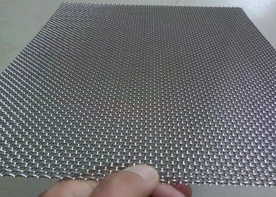 Écran en treillis métallique tissé avec un diamètre de fil de 0,5 mm, forme d'ouverture carrée pour une performance de filtration améliorée et tissage sergé