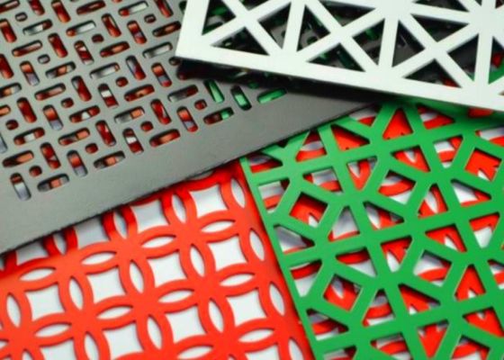 Plaques de treillis en acier perforé à haute surface ouverte en revêtement PVC