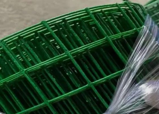 Le vert a enduit le fil Mesh Roll Welded Wire Mesh de 0.35mm-6mm clôturant Rolls anti-vieillissement