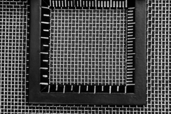 Écran en treillis métallique tissé avec un diamètre de fil de 0,5 mm, forme d'ouverture carrée pour une performance de filtration améliorée et tissage sergé