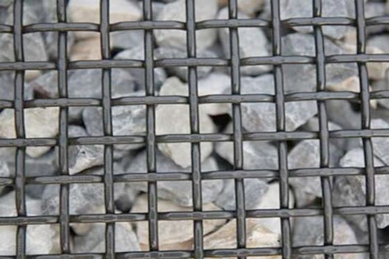 0Écran vibrant certifié ISO9001 résistant à la corrosion de largeur de 0,5 à 2,5 m pour une utilisation industrielle