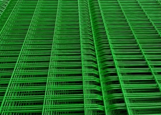 Panneaux de treillis soudés plastifiés pour la protection des chantiers de construction, les clôtures agricoles et de jardin avec résistance à la corrosion