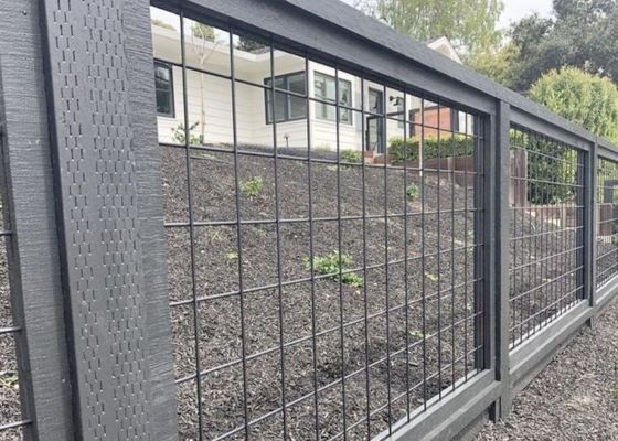 Panneaux de treillis métalliques soudés à trous noirs carrés pour les écoles, faciles à installer
