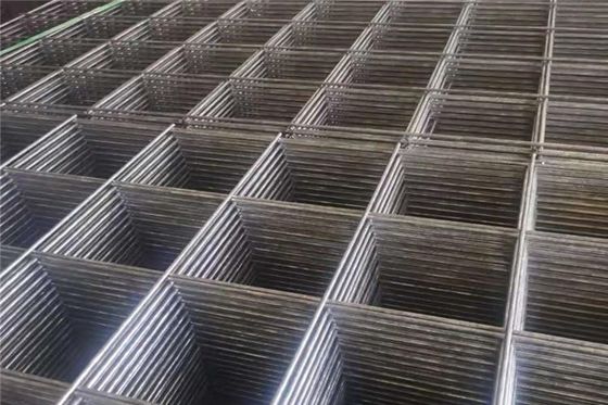 Panneaux de treillis soudés en acier inoxydable à ouverture de 1/4" Solutions personnalisées dans les industries