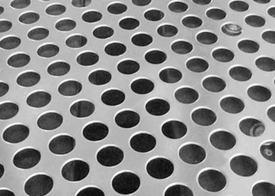 Tôle perforée en acier inoxydable de 0,2 à 10 mm d'épaisseur avec motifs de trous personnalisés pour équipements et filtres industriels