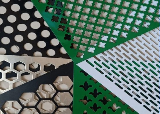 Protection des panneaux métalliques à feuille perforée à diamants avec traitement de surface galvanisé électrique