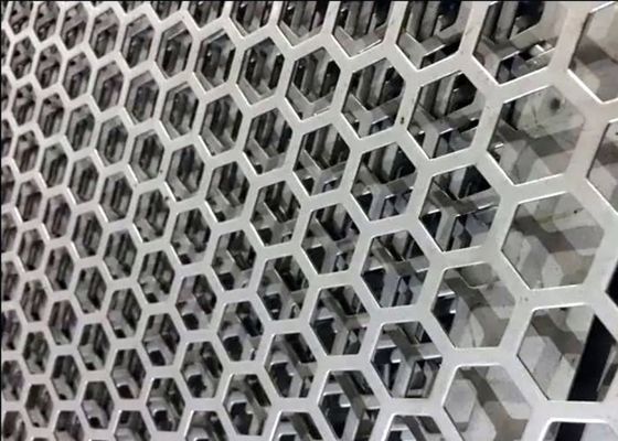 Couche PVC colorée en feuille d'aluminium perforée pour la décoration extérieure des murs