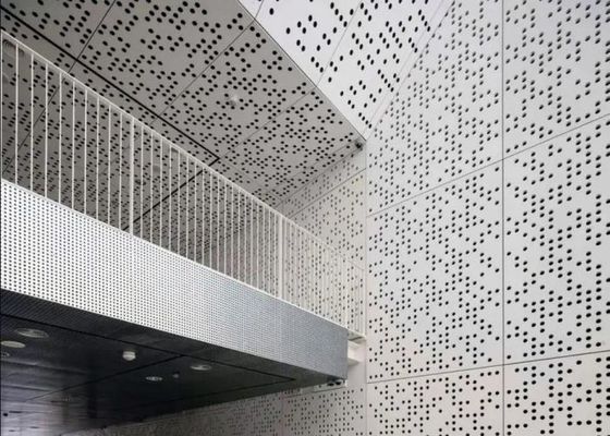 Couche PVC colorée en feuille d'aluminium perforée pour la décoration extérieure des murs