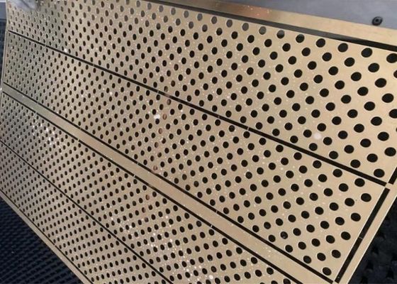 Faisceau métallique perforé sur mesure pour la filtration architecturale