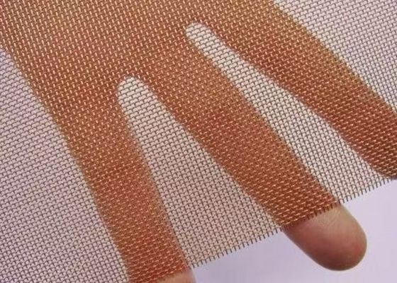Séparation ou filtration dans l'huile chimique