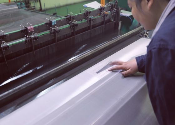 Écran de treillis métallique tissé à largeur personnalisable avec plusieurs options de matériaux