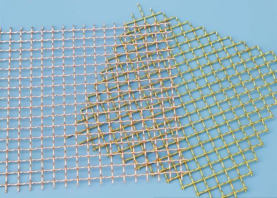 Écran en treillis métallique tissu courbé à sommet plat avec construction résistante aux travaux lourds et résistance à la corrosion