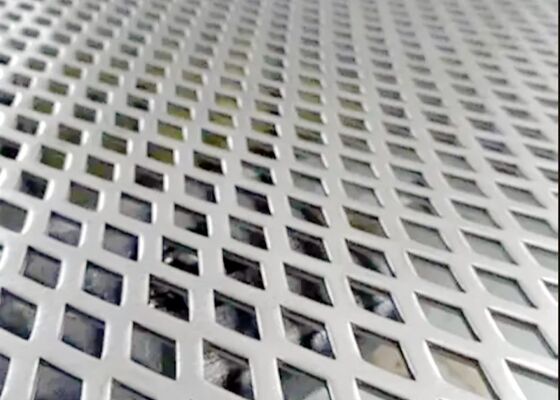 Panneau métallique perforé, résistance à la traction de 250 à 550 MPa, personnalisation sur demande et option polyvalente pour de multiples usages industriels