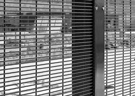 Panneaux de treillis métalliques soudés à trous noirs carrés pour les écoles, faciles à installer