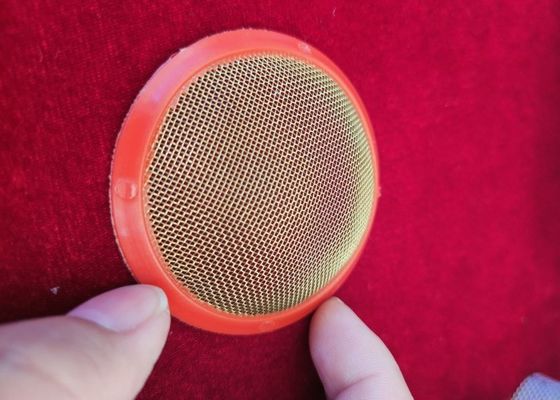 Filtreur industriel avec filet de filtrage avec bord enveloppé et matériau en laiton