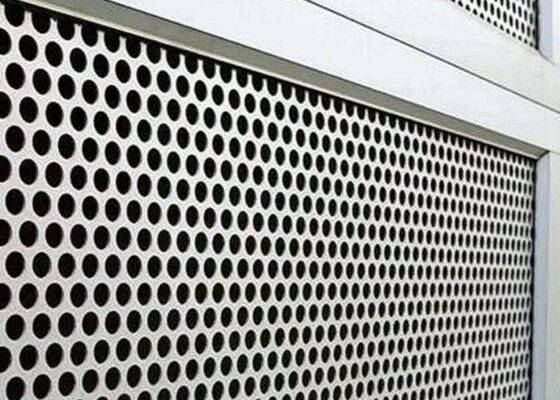 Plaque plate perforée, plaque métallique poli, en poudre, revêtue de galvanisation, d'une épaisseur comprise entre 0,5 mm et 10 mm, adaptée aux applications de contrôle du bruit et de sécurité