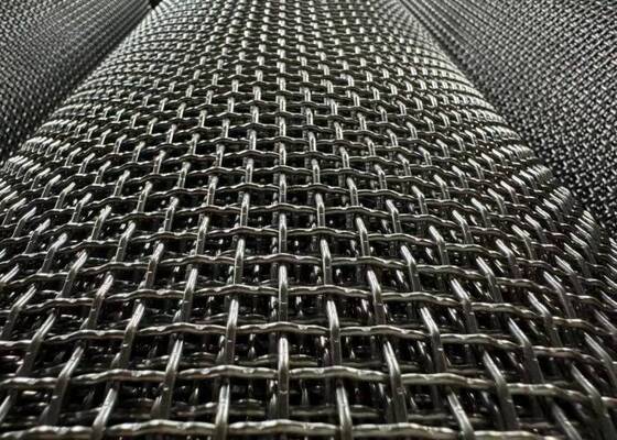 Écran de treillis métallique en acier inoxydable pré-crimpé avec ouvertures carrées pour les applications industrielles et architecturales lourdes